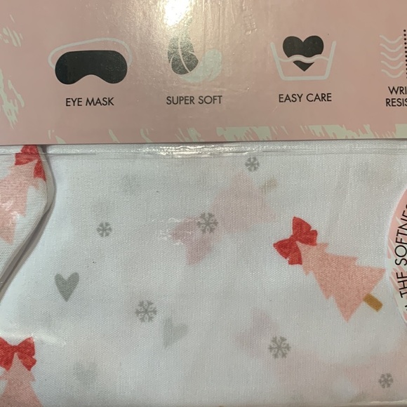 Betsey Johnson Christmas Sheets Set Pink Tree with Bow + sleep mask NEW Queen - Picture 4 of 4
